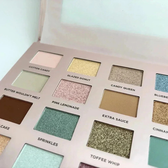 NWT ICONIC LONDON Treat Yourself Eyeshadow Palette - Picture 7 of 13